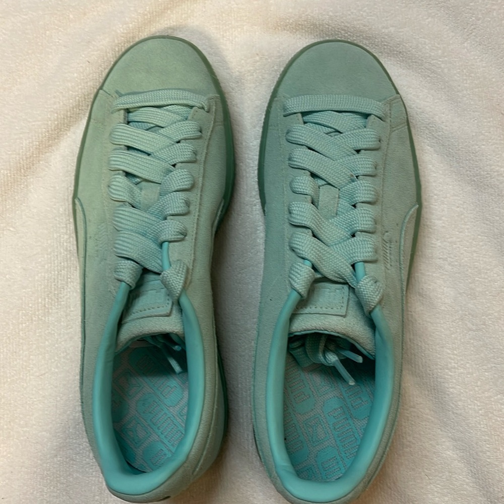 Puma Classic Style Sneakers, Size 8 1/2 Like New!!